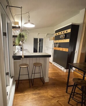 Fridge, microwave, oven, stovetop - VT Cabin overlooking the West River and Village (Londonderry)