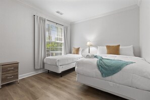 3 bedrooms, desk, iron/ironing board, free WiFi