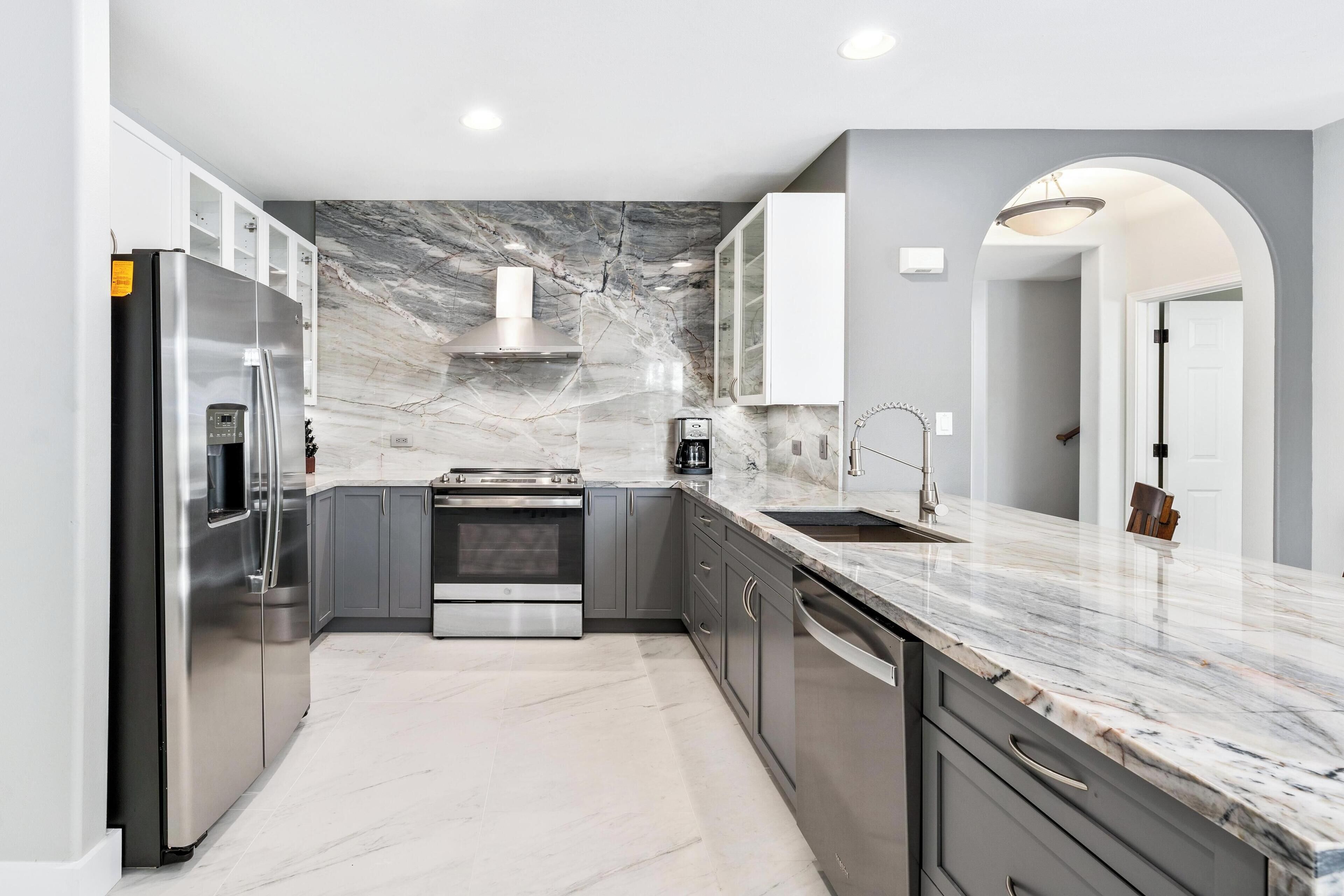 Refrigerador, microondas, horno, placa de cocina