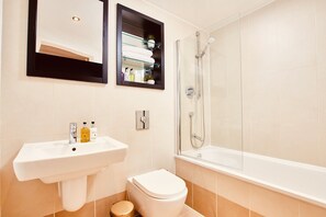 Superior-Apartment, eigenes Bad, Kanalblick | Badezimmer