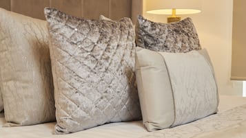 Superior Apartment, Private Bathroom, Canal View | 1 bedroom