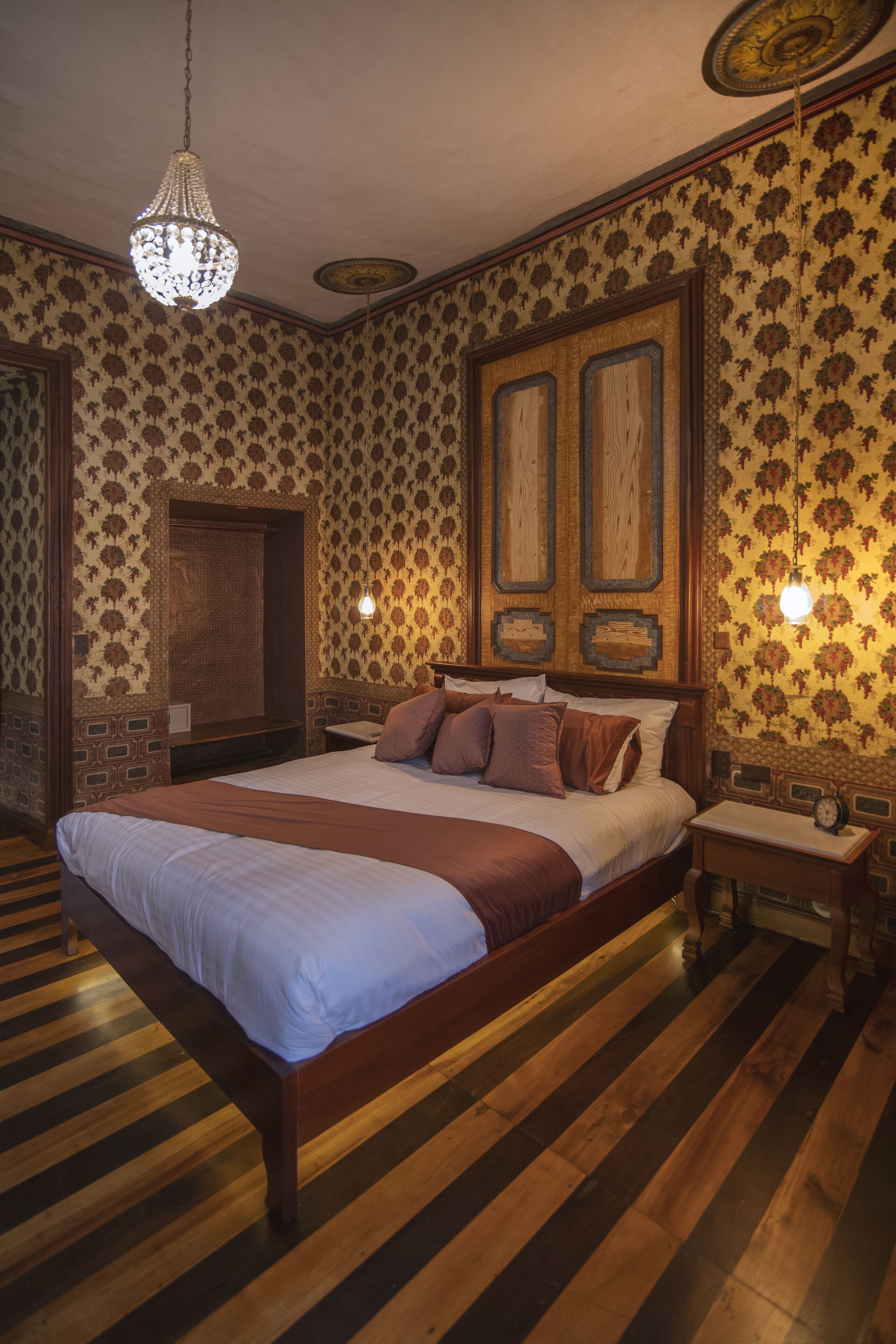 저자극성 침구, 객실 내 금고, 각각 다른 스타일의 인테리어, 책상