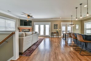 Unclassified image, 4 of 25, button