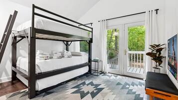 3 bedrooms, in-room safe, desk, iron/ironing board