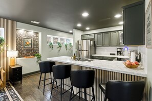 Fridge, microwave, oven, stovetop - Private Detached Apartment - Safe Area - Near ATL - Great For Families (Atlanta)