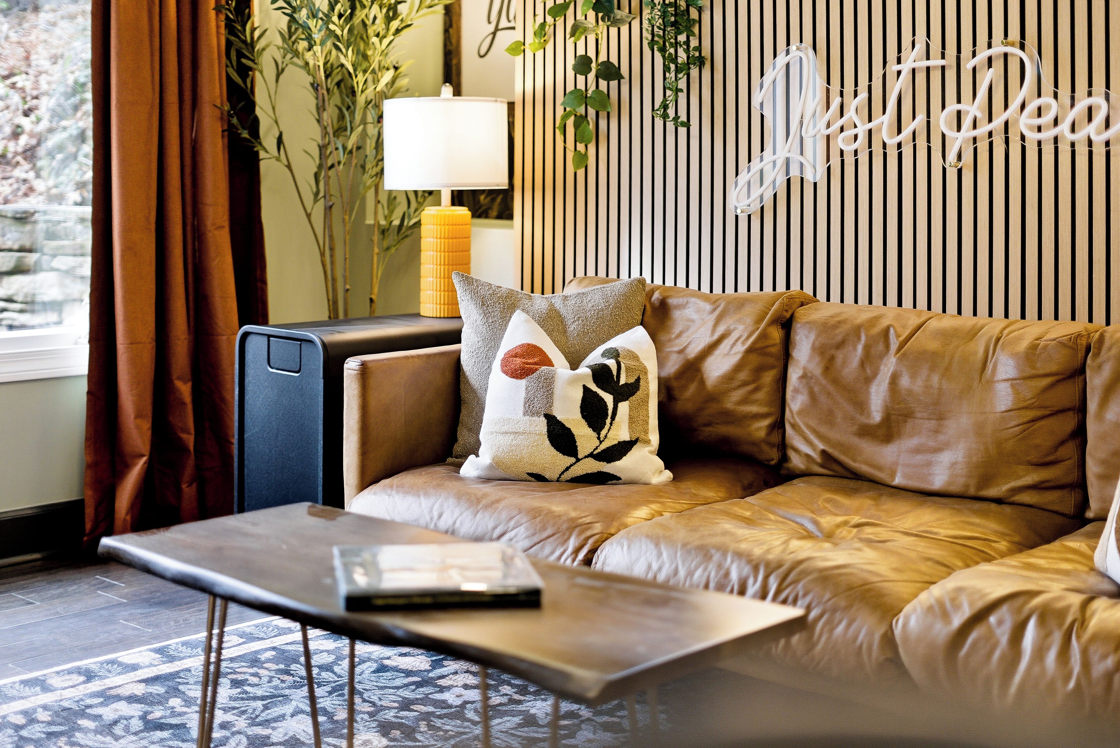 Una Smart TV, libros