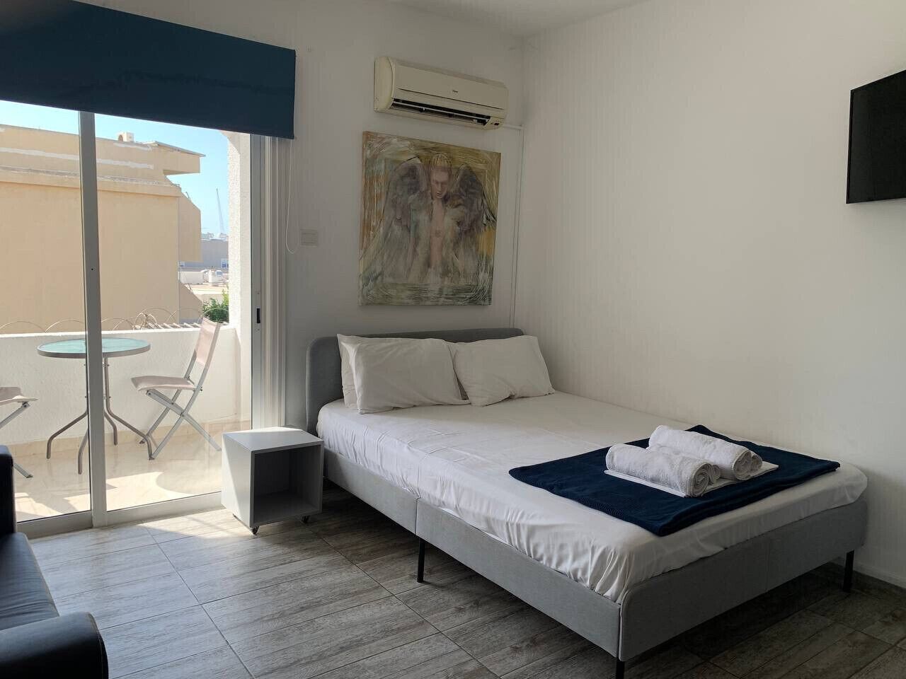 Fer et planche à repasser, Wi-Fi gratuit, draps fournis