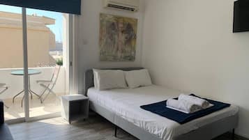 Iron/ironing board, free WiFi, bed sheets