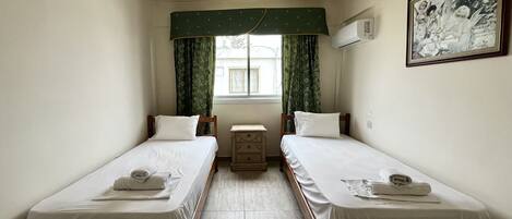 1 室のベッドルーム、アイロン / アイロン台、WiFi (無料)、ベッドシーツ