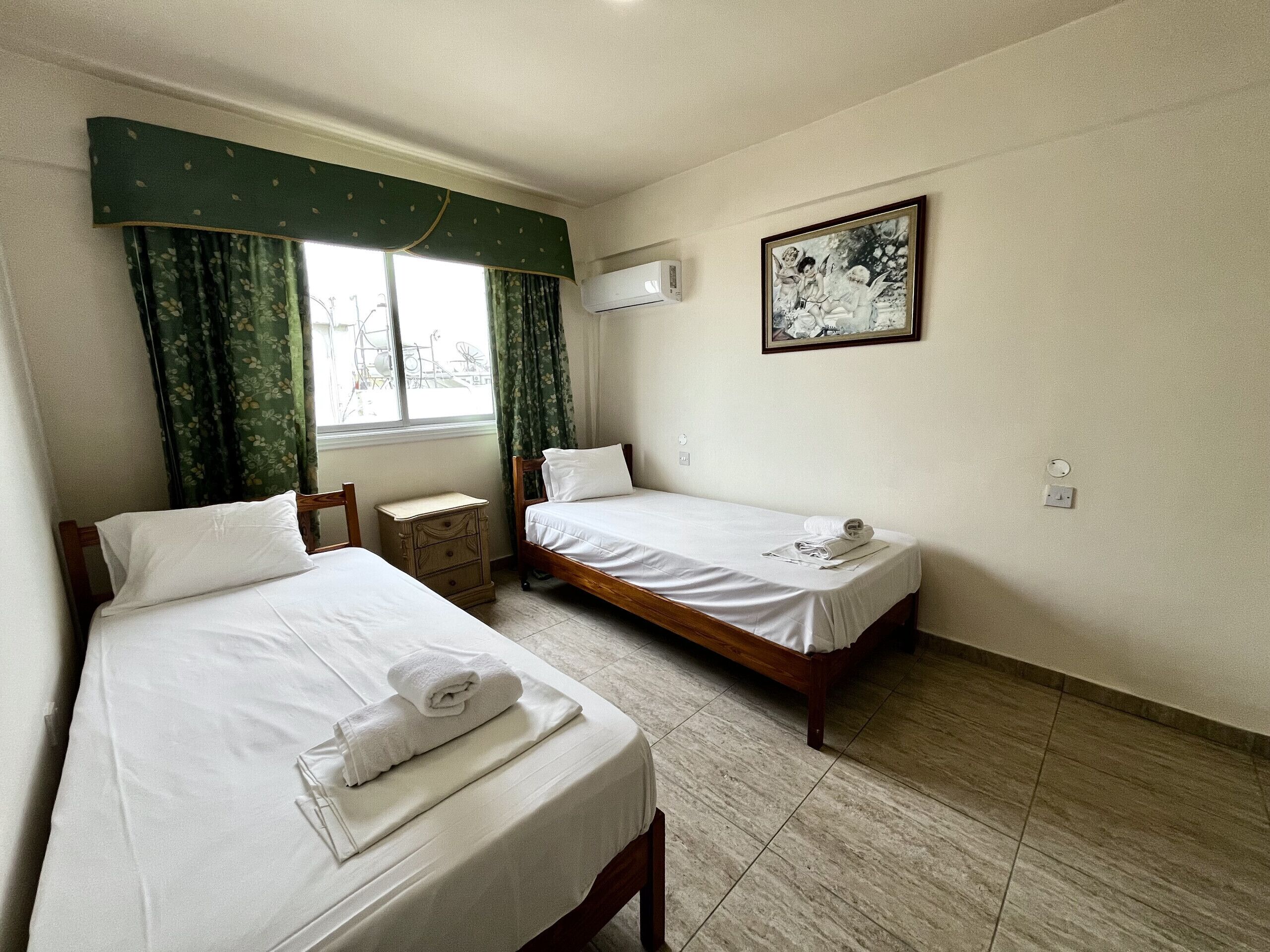 1 chambre, fer et planche à repasser, Wi-Fi gratuit, draps fournis