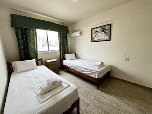 1 slaapkamer, een strijkplank/strijkijzer, gratis wifi, beddengoed