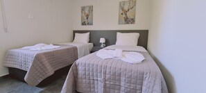 1 habitación, tabla de planchar con plancha, wifi gratis y ropa de cama 