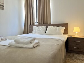 2 chambres, fer et planche à repasser, accès au Wi-Fi (inclus)