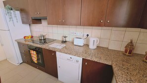 Kühlschrank, Mikrowelle, Ofen, Toaster