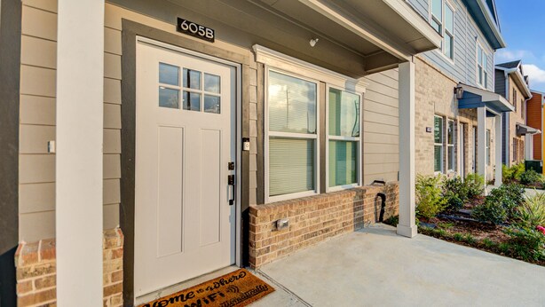 A residential building with a white front door, a mailbox, and a number sign '605B'. - Cozy Houston Getaway in Gated Community (Houston)
