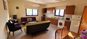 TV - STAY Trinity Beach Apt 2 (Protaras)