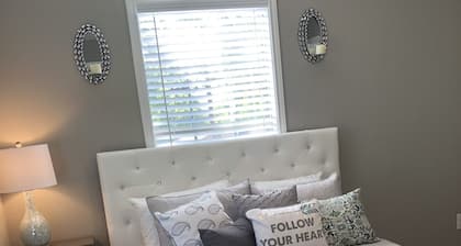 Comfy and Cozy Centrally located in Houston!!