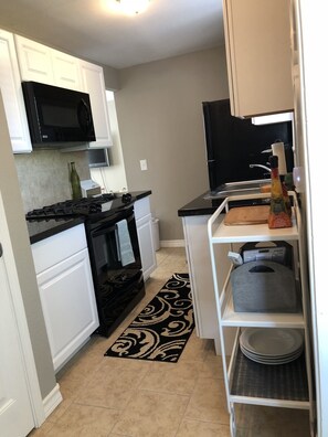 Private kitchen - Comfy and Cozy Centrally located in Houston!! (Houston)
