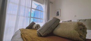 2 室のベッドルーム、アイロン / アイロン台、WiFi (無料)、ベッドシーツ