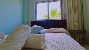 1 slaapkamer, een strijkplank/strijkijzer, gratis wifi, beddengoed