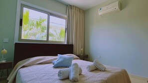 1 slaapkamer, een strijkplank/strijkijzer, gratis wifi, beddengoed