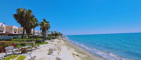 Una spiaggia nelle vicinanze