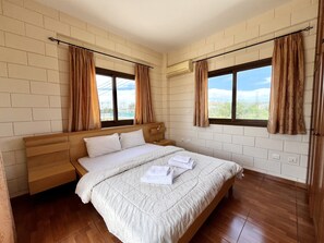 2 bedrooms, iron/ironing board, free WiFi, bed sheets