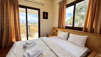 2 bedrooms, iron/ironing board, free WiFi, bed sheets