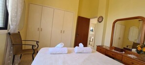 3 bedrooms, soundproofing, iron/ironing board, free WiFi - STAY Swallow's Nest Villa (Ayia Napa)