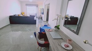 TV, streaming services - STAY Centro Apartment (Larnaca)