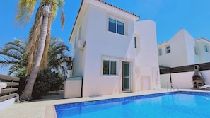 Pool - STAY Sunny Bay Villa (Protaras)