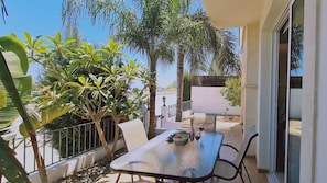 Outdoor dining - STAY Sunny Bay Villa (Protaras)