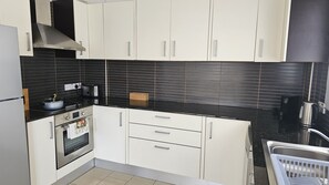 Køleskab, mikrobølgeovn, ovn, opvaskemaskine