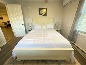 2 bedrooms, desk, iron/ironing board, WiFi