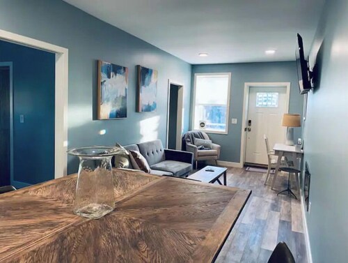  NEW Stylish Apartment with Hot Tub