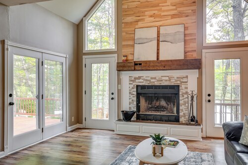 Lakefront Minocqua Getaway: Dock, Game Room!