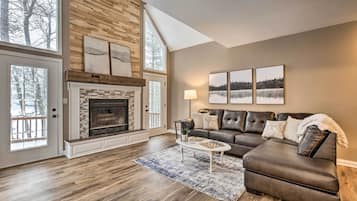 Fernseher, Kamin, Videospiele, Tischfußball