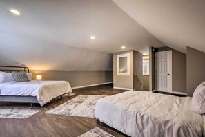 5 Schlafzimmer, Schreibtisch, Bügeleisen/Bügelbrett, WLAN