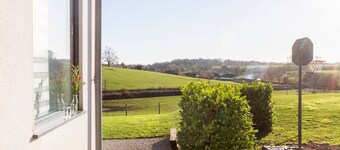 The Retreat ~ Charming & Cozy Gem ~ Sauna ~ HotTub