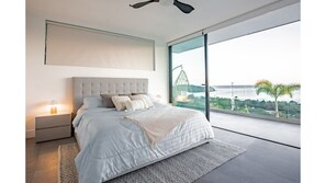 4 slaapkamers, een bureau, een strijkplank/strijkijzer, gratis wifi
