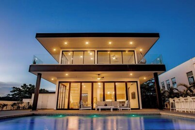 Ocean view luxury Villa, Private Pool 4BD 8PPL