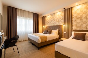 Deluxe Triple Room | In-room safe, soundproofing, free WiFi, bed sheets - AlbaDea Suite&Jacuzzi (Rome)