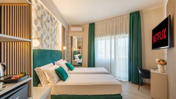 In-room safe, soundproofing, free WiFi, bed sheets