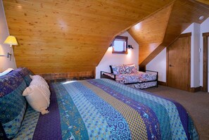 3 Schlafzimmer, Schreibtisch, Bügeleisen/Bügelbrett, Reisekinderbett