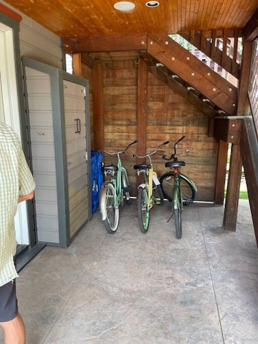 Ideally located in the Town of CB; Great Views!