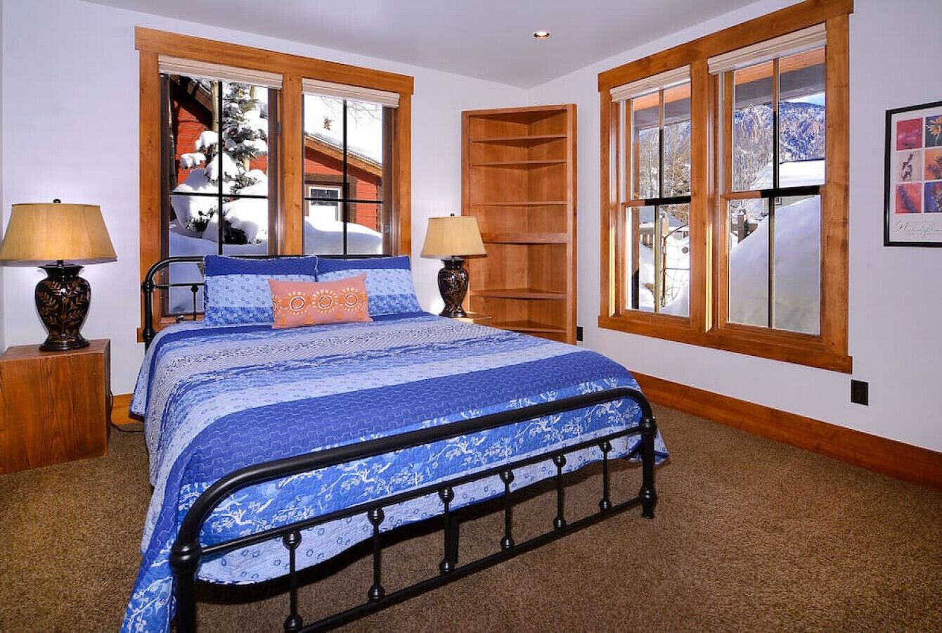 3 bedrooms, iron/ironing board, travel crib, free WiFi