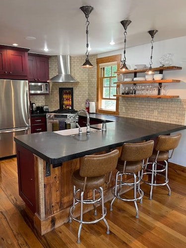 Ideally located in the Town of CB; Great Views!
