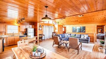 Smart TV, fireplace, stereo