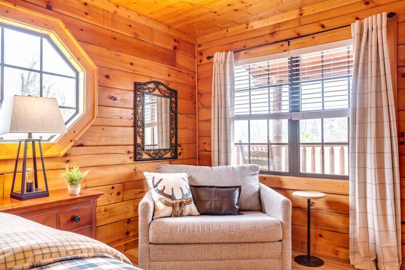 Smart TV, fireplace, stereo