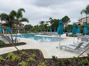 Piscine extérieure, piscine chauffée
